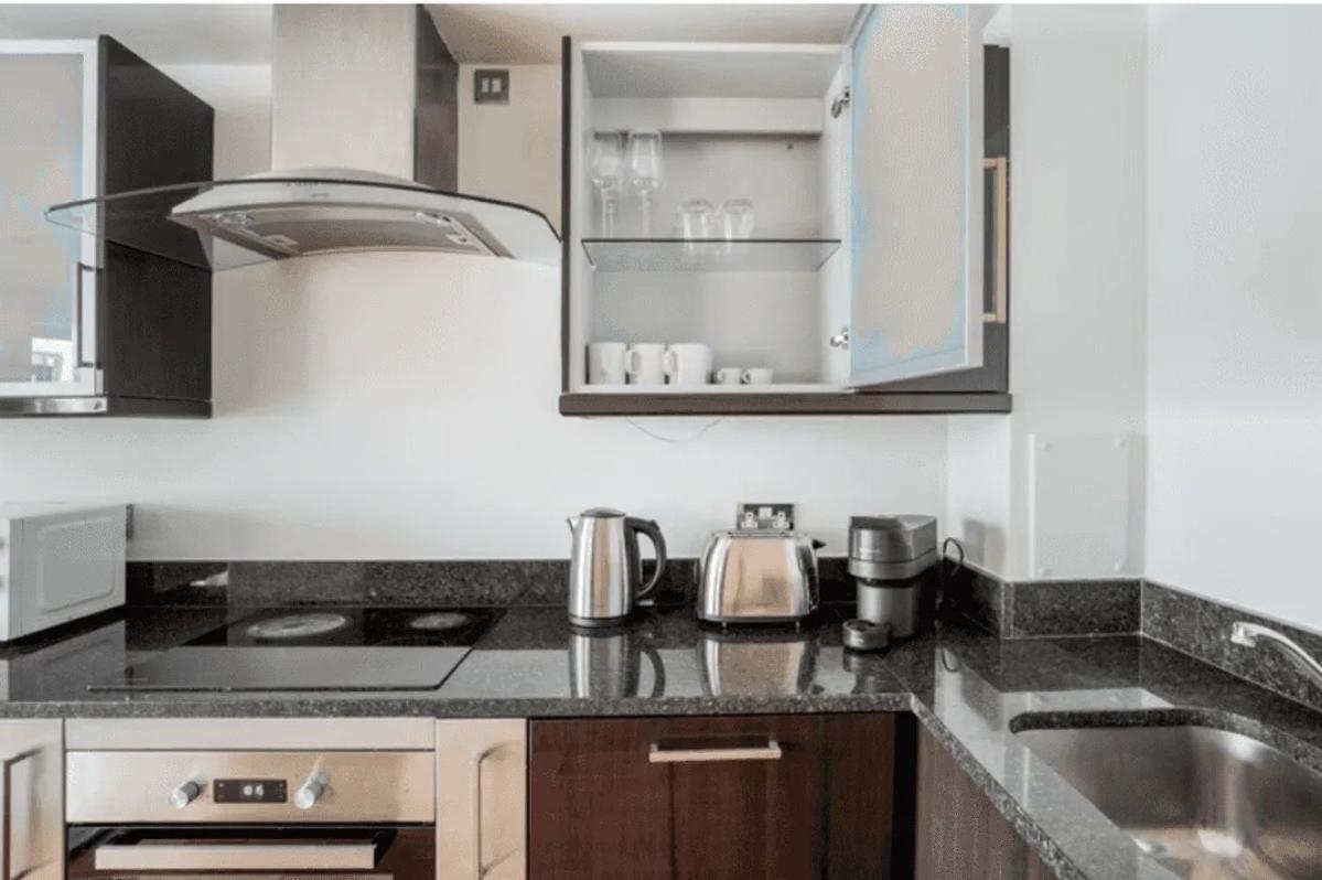 Londwell, Canary Wharf Riverside Retreat, Balcony & Views * Londres